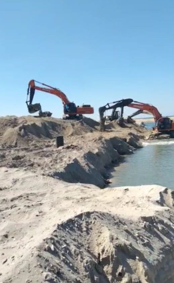 Purging west of western breakwater for strait no. (2), Bardawil lake