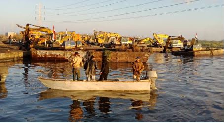 Removing weeds, reeds and Nile roses works, and restoring the efficiency of lake king Mariout