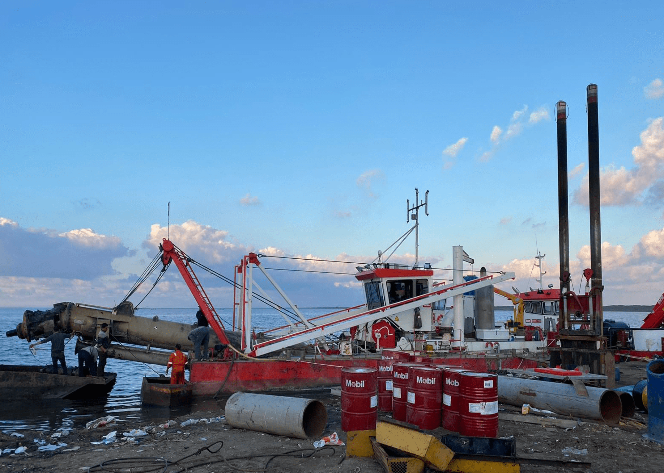 Implementing dredge of 28 million cubic meter for dredging work of phase III of the development and restoration operation of the efficiency of Manzala Lake